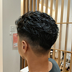 男性もパーマで髪を楽しめます。