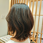 ひとの髪見て我が髪なおせ。